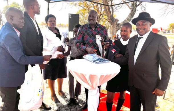 Jonathan Engelbrecht donates N$75,000 to Okaleke Combined School