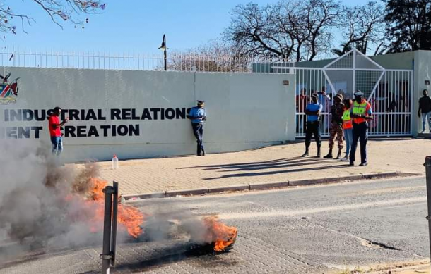 Amushelelo stages protest, burns tyres outside Labour Ministry