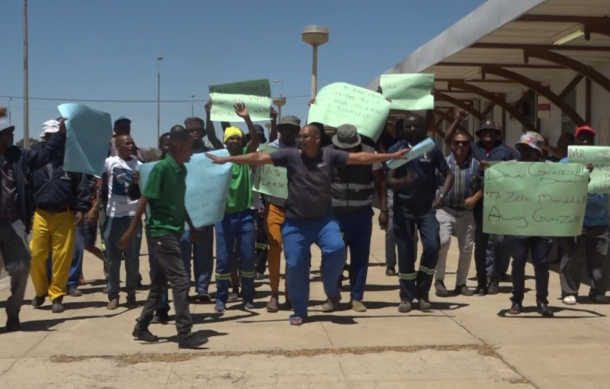 ||Kharas TransNamib workers demonstrate over suspension of rail services