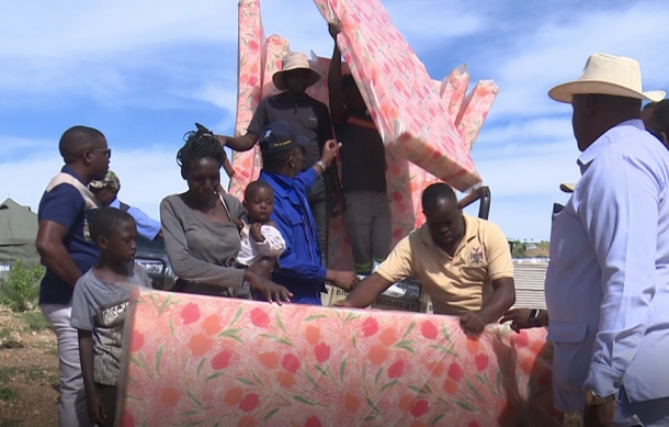 4×4 Initiative donates shoes to flood victims at Farm 508