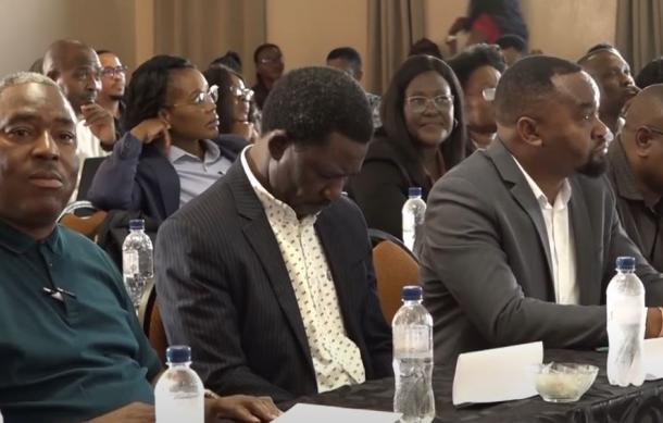 Govt officials to use public healthcare by 2026