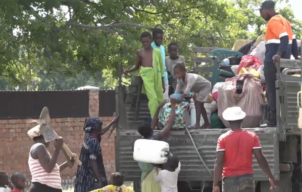 Ohangwena officials relocate flood victims at Onamhinda