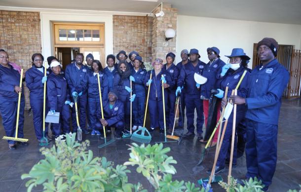 Vice President leads State House cleanup campaign